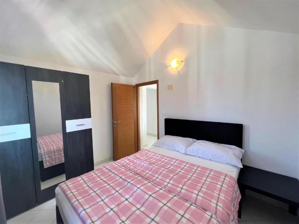 Melek Apartment Медулин Екстериор снимка